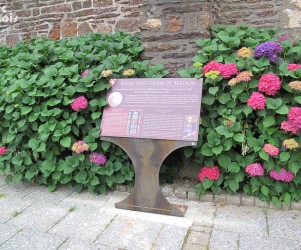 Signalétique touristique - Table de lecture - Histoire d'église - Fabrication PIC BOIS