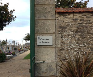 Signalétique touristique - Enseigne murale - Cimetière - Fabrication PIC BOIS