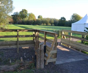 59-villeneuve-d-ascq-barrieres-protection.jpg Signalétique touristique - Barrières - Aménagement de Parc - Fabrication PIC BOIS