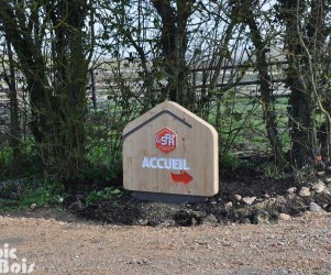 Signalétique touristique - Enseigne - Accès accueil - Fabrication PIC BOIS