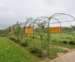 Signalétique touristique - Enseigne - Serre commémorative - Fabrication PIC BOIS