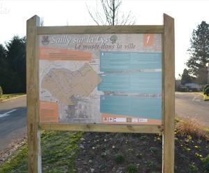 62-sailly-sur-la-lys-panneaux-d-information-en-bois-panneau-d-information.jpg Signalétique touristique - Gamme Classéo - Un Musée dans la ville - Fabrication PIC BOIS