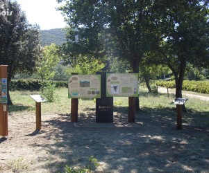 66-ansignan-panneaux-d-information-en-bois-vue-d-ensemble-bornes-questions-reponses-panneaux-d-informations-et-pupitres.jpg Signalétique touristique - Panneau d'information - Vue d'ensemble - Fabrication PIC BOIS