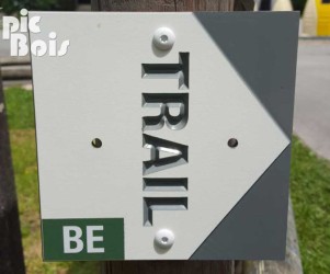 Signalétique touristique - Directionnel sentier - Trail - Fabrication PIC BOIS