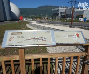 73-chambery-udep-volets-a-soulever-pupitre-avec-volet-a-tirer-ouvert.jpg Signalétique touristique - Table de lecture - La centrifugation - Fabrication PIC BOIS