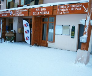 Signalétique touristique - Enseigne murale - Maison de la Norma - Fabrication PIC BOIS