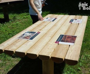 74-la-clusaz-tables-de-pique-nique-table-de-pique-nique-avec-plaques-thematiques.jpg Signalétique touristique - Table de pique-nique - Thématiques - Fabrication PIC BOIS