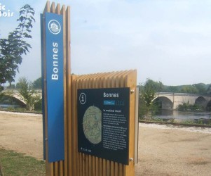 Signalétique touristique - Panneau d'information - Bonnes - Fabrication PIC BOIS