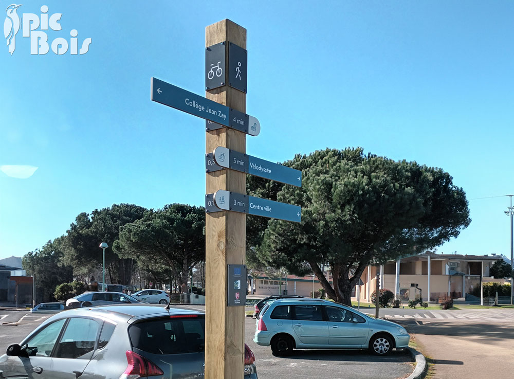 Signalétique touristique - Directionnel piéton - Distances - Fabrication PIC BOIS