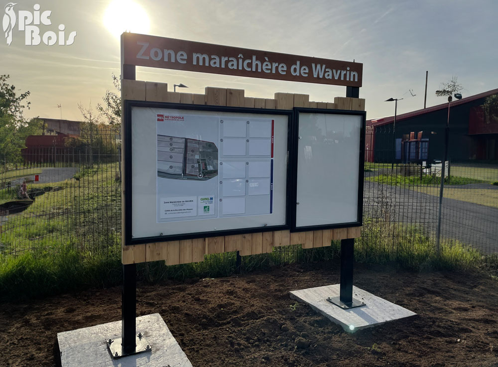 Panneau d'affichage extérieur en bois - Vitrine de communication