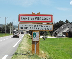 Signalétique touristique - Panneau d'agglomération - Entrée ville - Fabrication PIC BOIS