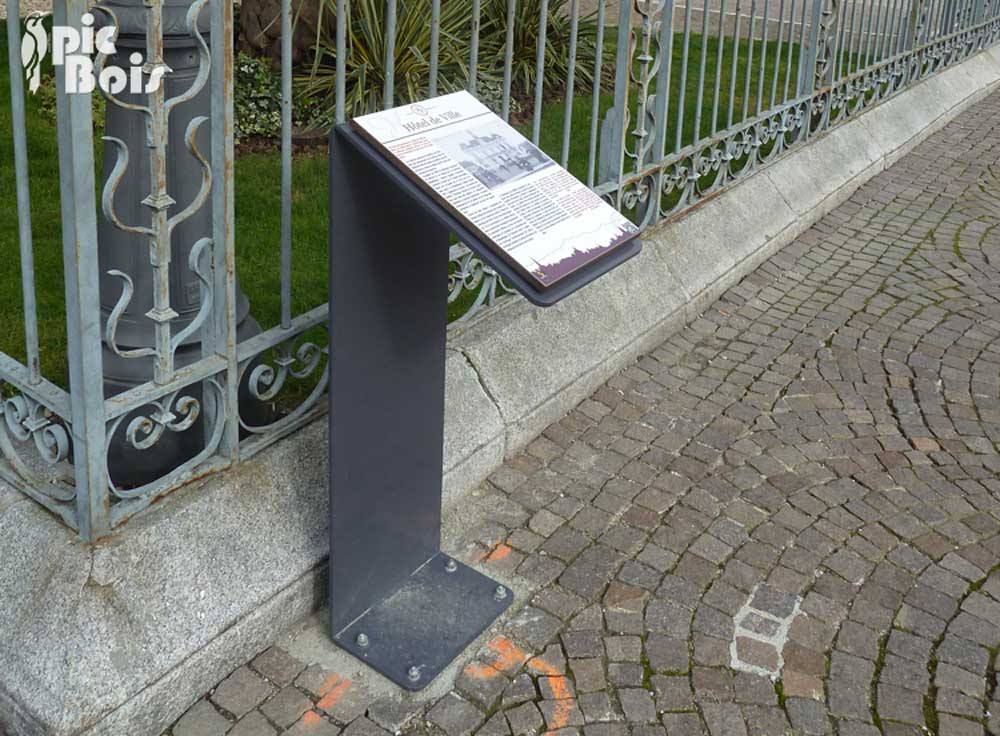 Signalétique touristique - Plaque thématique - Hôtel de ville - Fabrication PIC BOIS