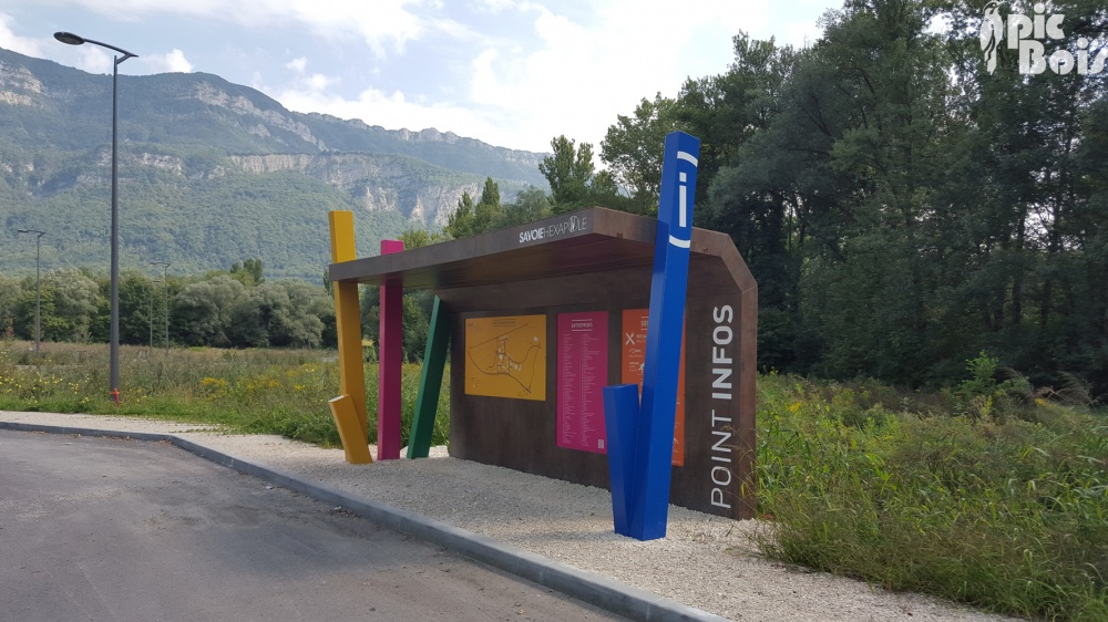 Signalétique touristique - Mobilier abri - Abri bus point info - Fabrication PIC BOIS