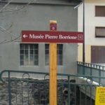 Directionnel routier – Flèche musée