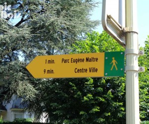 Signalétique touristique - Directionnel piéton - Avec Icône - Fabrication PIC BOIS