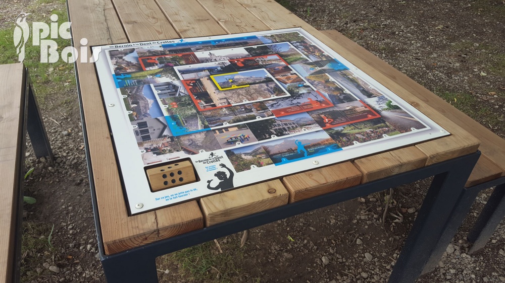 Signalétique touristique - Table de jeu - Table de jeu avec dé - Fabrication PIC BOIS