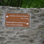 Directionnel piéton – Fixation au mur