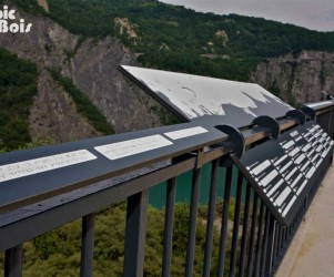 Signalétique touristique - Table de lecture - Relief et Braille - Fabrication PIC BOIS