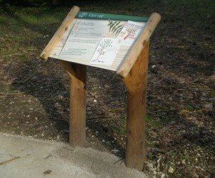 Signalétique touristique - Table de lecture - Le noyer noir - Fabrication PIC BOIS