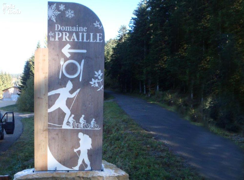 Signalétique touristique - Totem - Accueil domaine nordique - Fabrication PIC BOIS