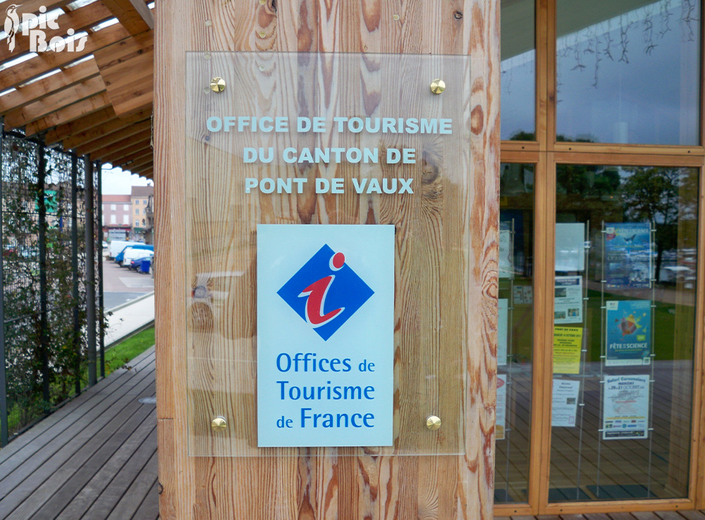 Signalétique touristique - Enseigne murale - Office de tourisme - Fabrication PIC BOIS