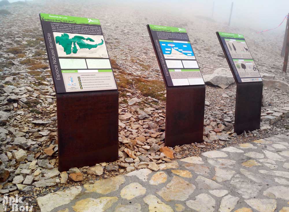 Signalétique touristique - Table de lecture - Mobiliers en braille - Fabrication PIC BOIS