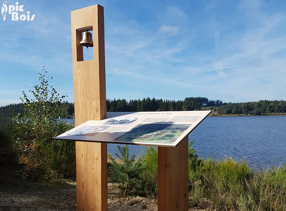 Signalétique touristique - Table de lecture - La cloche du lac - Fabrication PIC BOIS