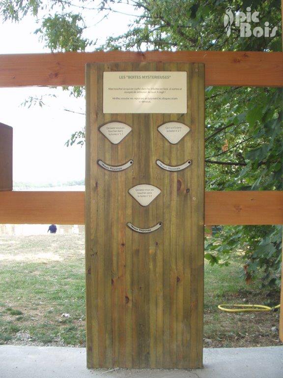 Signalétique touristique - Mobilier interactif - Totem sourire - Fabrication PIC BOIS