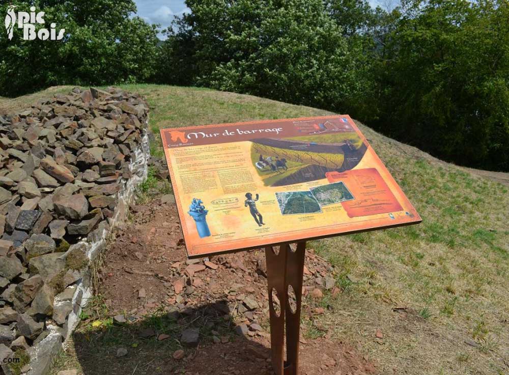 Signalétique touristique - Table de lecture - Epoque féodale - Fabrication PIC BOIS
