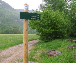 25-besancon-fleches-directionnelles-panneaux-directionnels-de-sentiers.jpg Signalétique touristique - Directionnel sentier - Source - Fabrication PIC BOIS