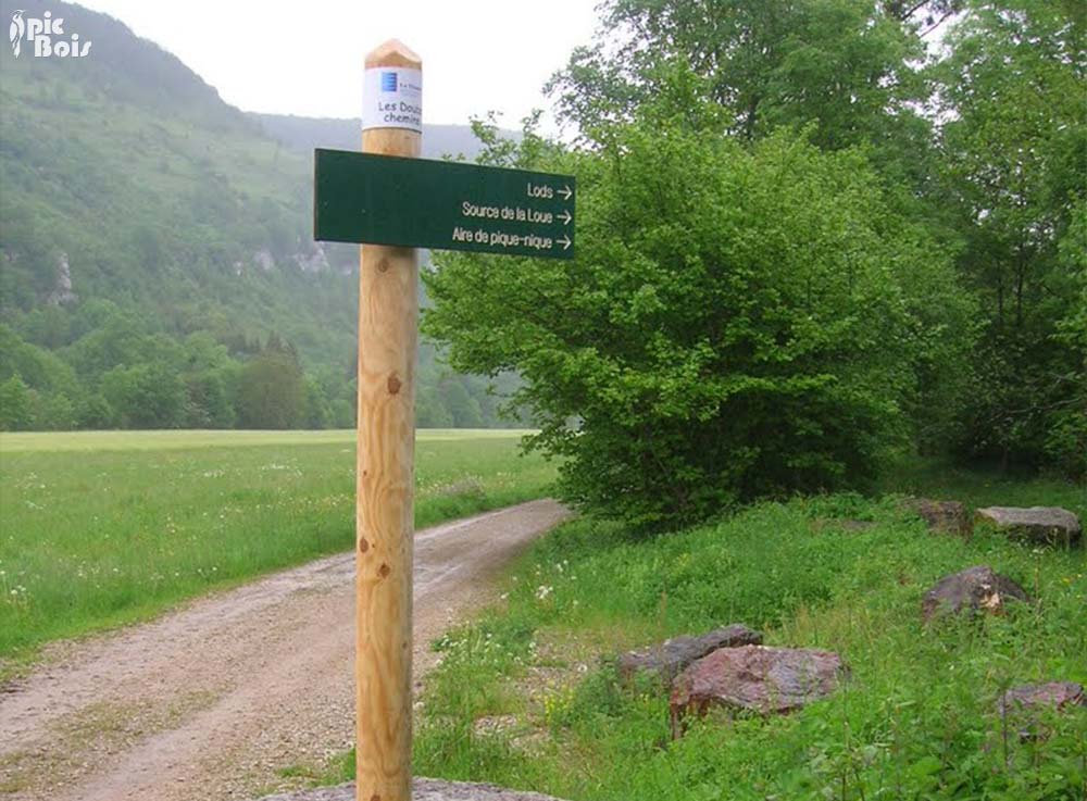 Signalétique touristique - Directionnel sentier - Source - Fabrication PIC BOIS