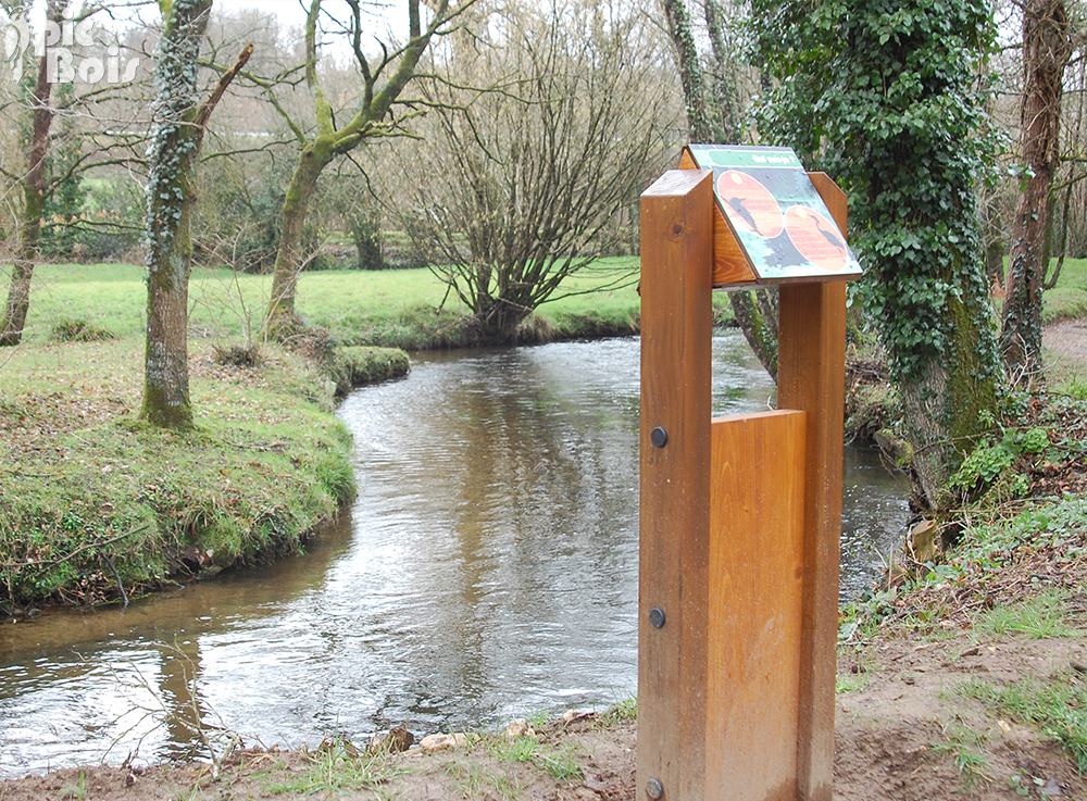 Signalétique touristique - Mobilier interactif - Trièdre rivière - Fabrication PIC BOIS