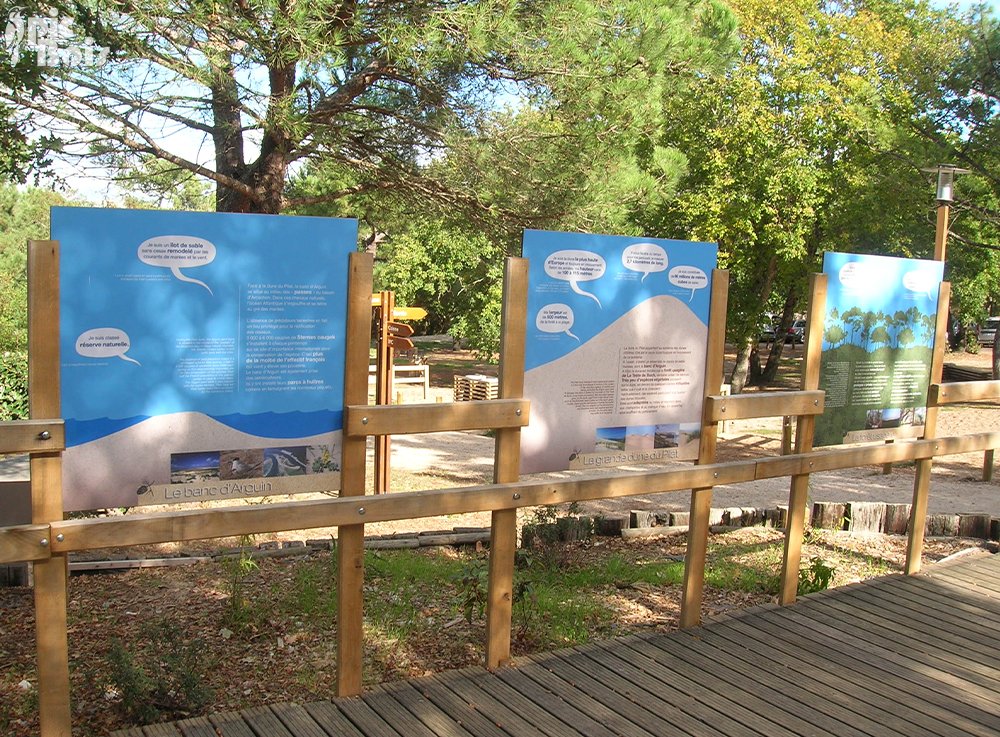 Signalétique touristique - Panneau d'information - Aire d'accueil - Fabrication PIC BOIS