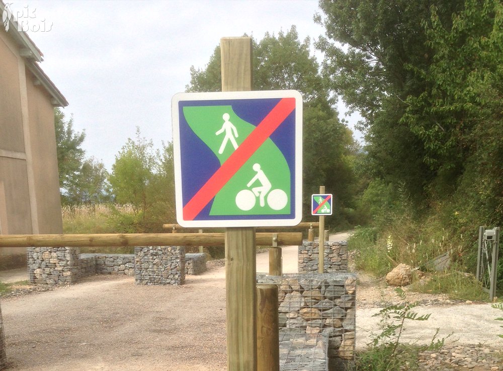 Signalétique touristique - Panneau de circulation - Sortie de voie - Fabrication PIC BOIS