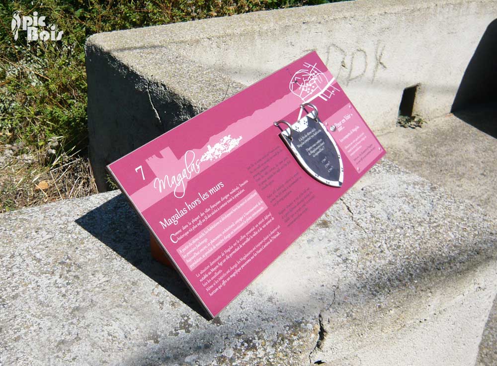 Signalétique touristique - Mobilier interactif - Blason à soulever - Fabrication PIC BOIS