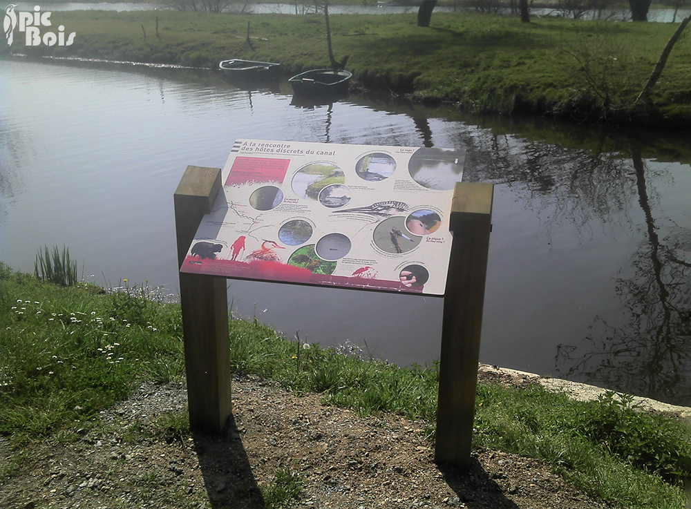 Signalétique touristique - Table de lecture - Espèces du canal - Fabrication PIC BOIS