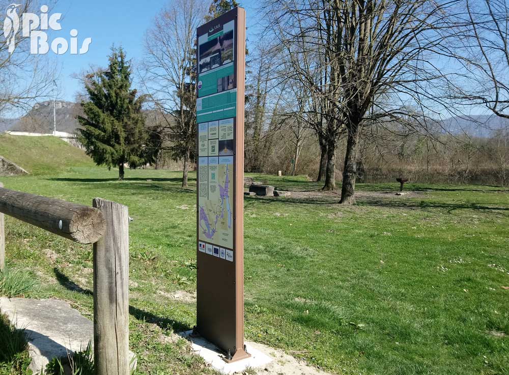 Signalétique touristique - Totem - Repères de crue - Fabrication PIC BOIS