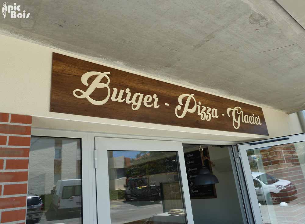 Signalétique touristique - Enseigne murale - Accueil de restaurant - Fabrication PIC BOIS