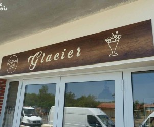 40-vieux-boucau-enseignes-murales-enseigne-en-compact.jpg Signalétique touristique - Enseigne murale - Enseigne glacier - Fabrication PIC BOIS