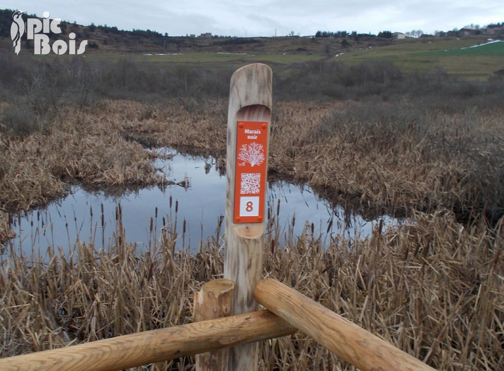 Signalétique touristique - Plaque thématique - Borne avec QR code - Fabrication PIC BOIS