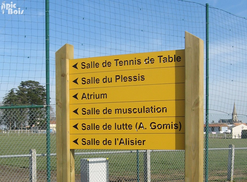 Signalétique touristique - Directionnel piéton - Complexe sportif - Fabrication PIC BOIS
