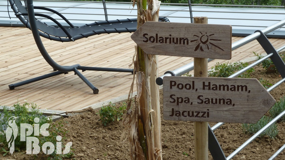 Signalétique touristique - Panneau directionnel - Bien-être - Fabrication PIC BOIS