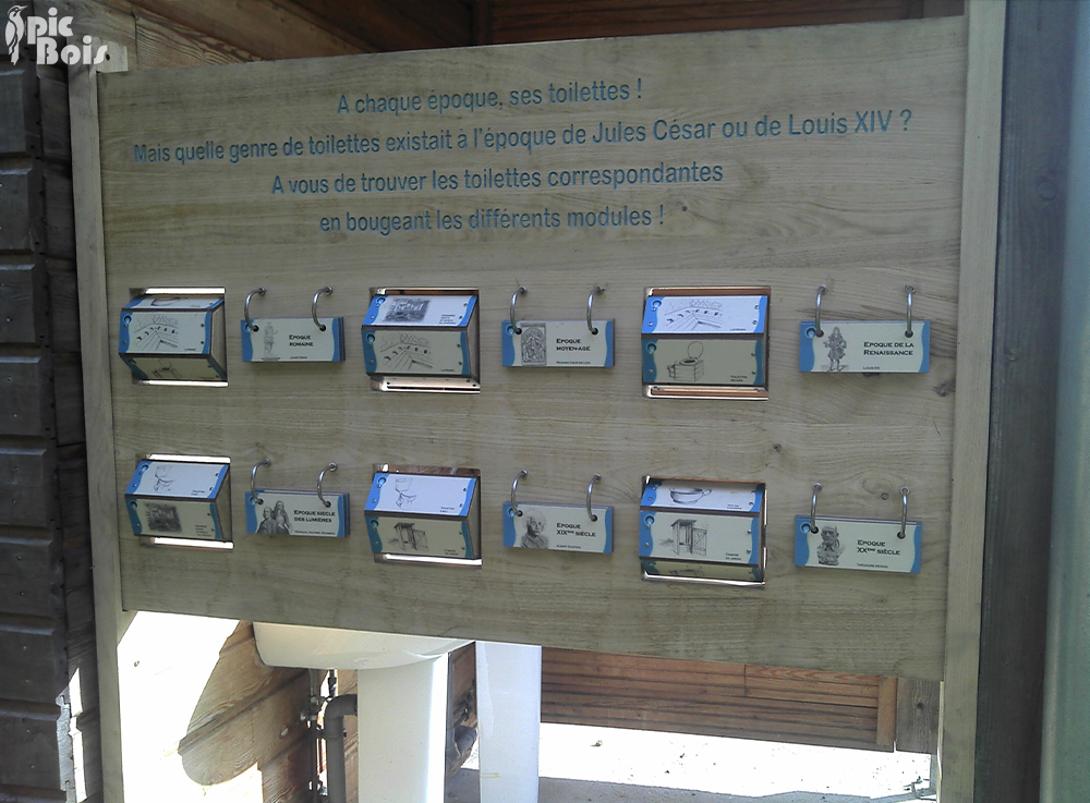Signalétique touristique - Mobilier interactif - Les toilettes - Fabrication PIC BOIS