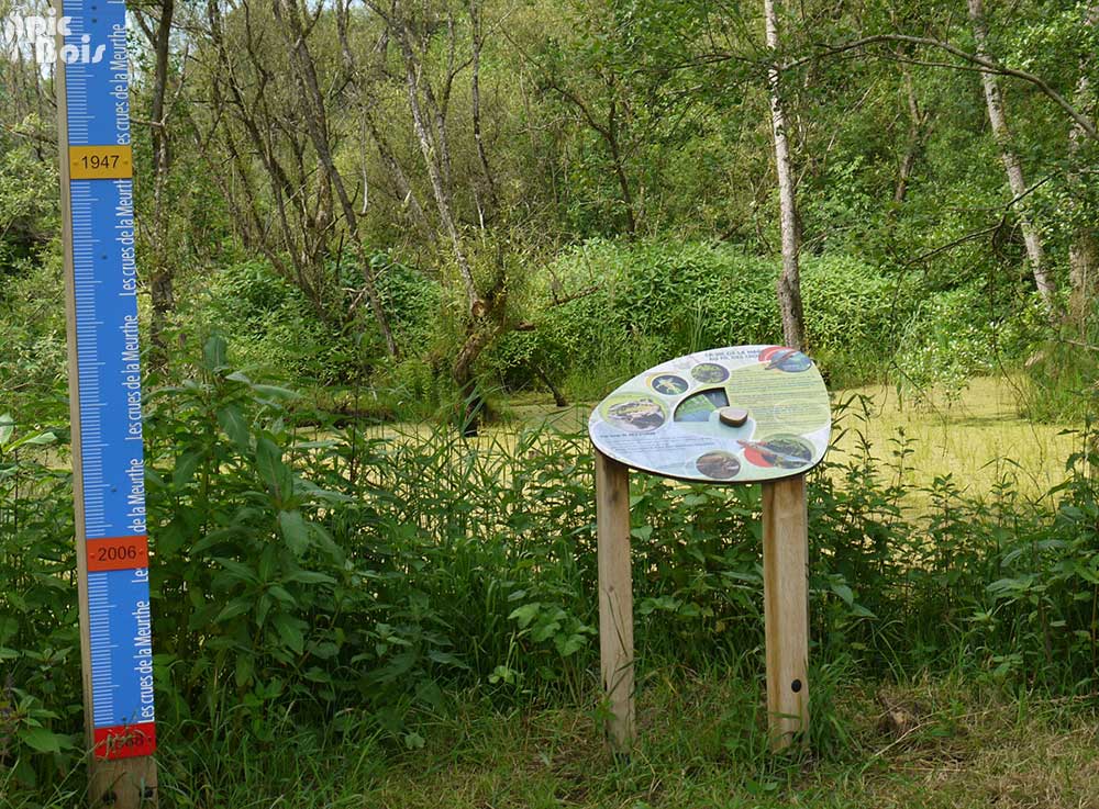 Signalétique touristique - Mobilier interactif - Mesure des crues - Fabrication PIC BOIS