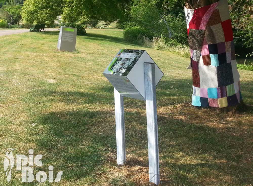 Signalétique touristique - Mobilier interactif - Borne fleurs - Fabrication PIC BOIS