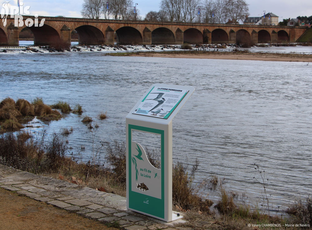 Signalétique touristique - Table de lecture - Bord de Loire - Fabrication PIC BOIS