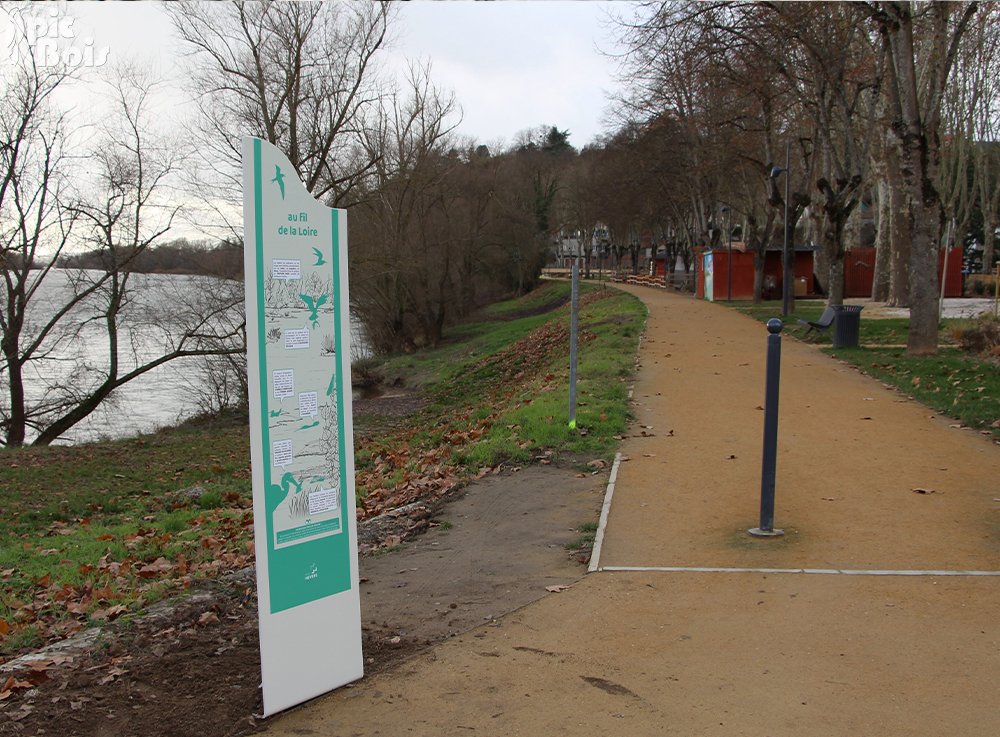 Signalétique touristique - Totem  - La biodiversité - Fabrication PIC BOIS