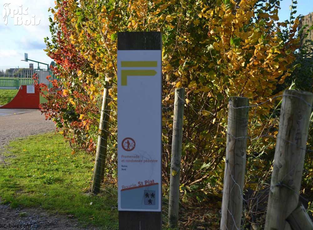 Signalétique touristique - Totem - Jalon de randonnée - Fabrication PIC BOIS