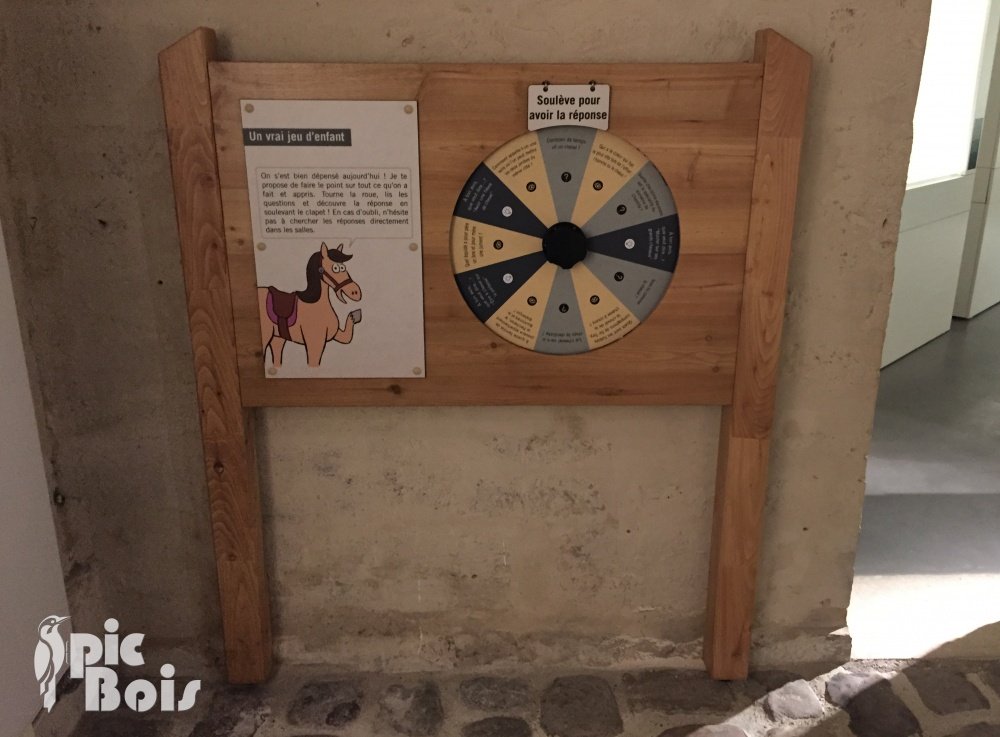 Signalétique touristique - Mobilier interactif - Jeu de la roue - Fabrication PIC BOIS