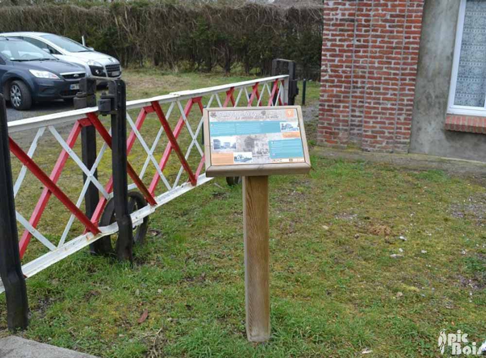 Signalétique touristique - Table de lecture - Les gares - Fabrication PIC BOIS